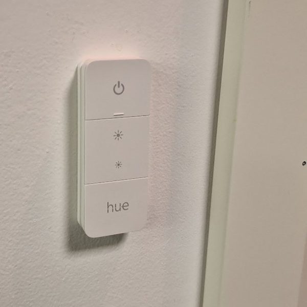 Light Solutions - Usynligt Beslag til Philips Hue Dimmer Switch V2 - Hvid For Sale