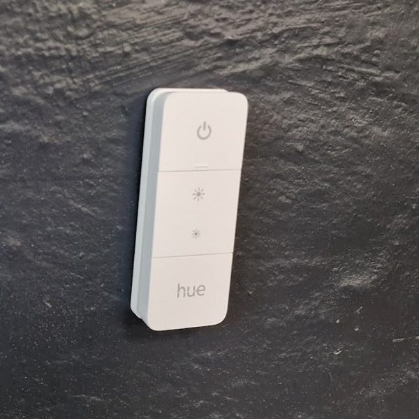 Light Solutions - Usynligt Beslag til Philips Hue Dimmer Switch V2 - Hvid For Sale